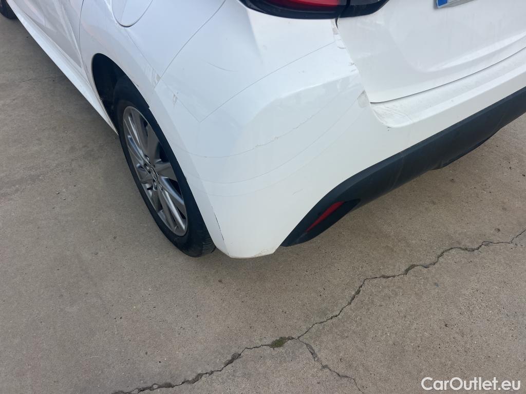  Toyota  Yaris TOYOTA  / 2020 / 5P / berlina con portón 1.5 120H Active Tech #26