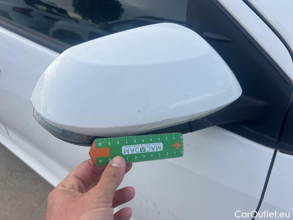  Toyota  Yaris TOYOTA  / 2020 / 5P / berlina con portón 1.5 120H Active Tech #29