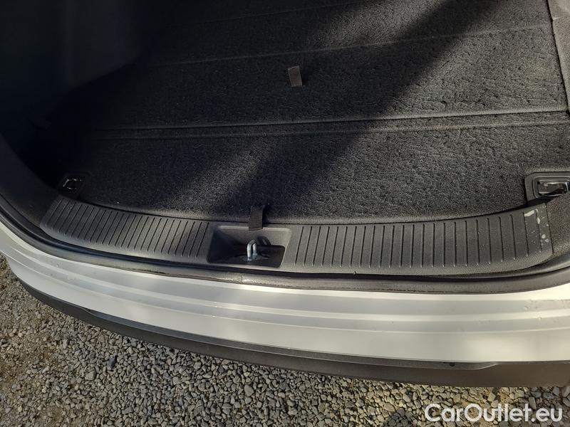  Hyundai  i30  (PD)(01.2017  ->)  1.5T-GDI 118 Family Smart #18