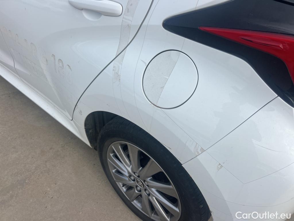  Toyota  Yaris TOYOTA  / 2020 / 5P / berlina con portón 1.5 120H Active Tech #16