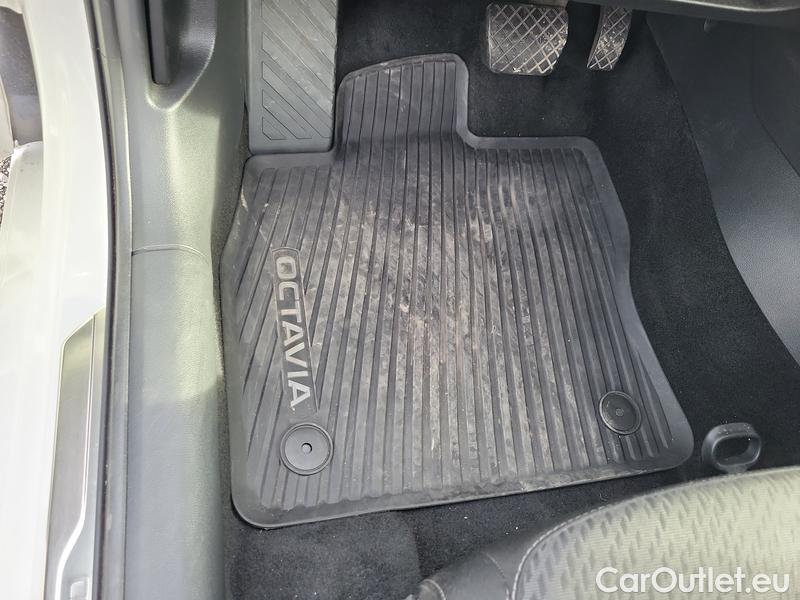  Skoda  Octavia  Lim. (NX3)(2020) Oct. 2.0TDI 110 Style AT 5d #7