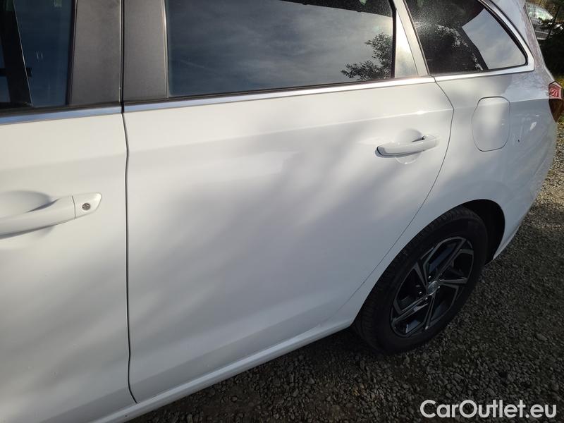  Hyundai  i30  (PD)(01.2017  ->)  1.5T-GDI 118 Family Smart #12