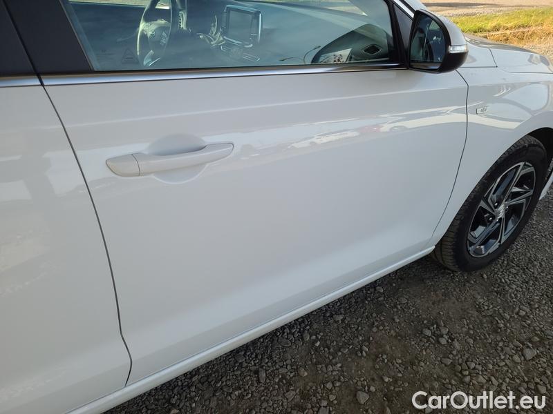  Hyundai  i30  (PD)(01.2017  ->)  1.5T-GDI 118 Family Smart #21