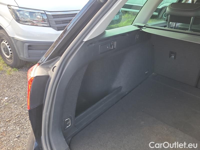  Volkswagen  Passat  Variant (CB5) (2019) Pas.Var.2.0TDI 140 Elegance AT #28