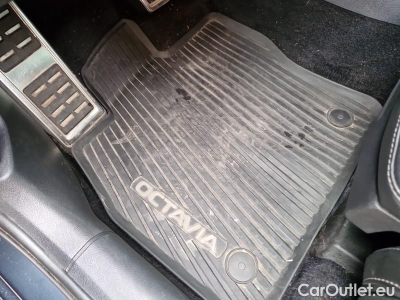  Skoda  Octavia  Combi (NX3)(2020) Oct.Combi 2.0TSI 180 RS AT #19