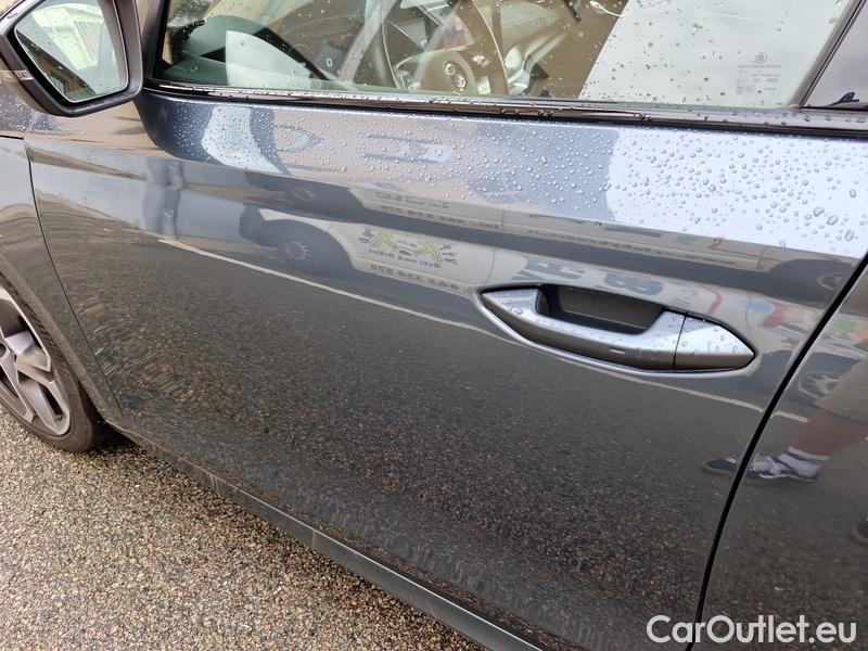  Skoda  Octavia  Combi (NX3)(2020) Oct.Combi 2.0TSI 180 RS AT #2