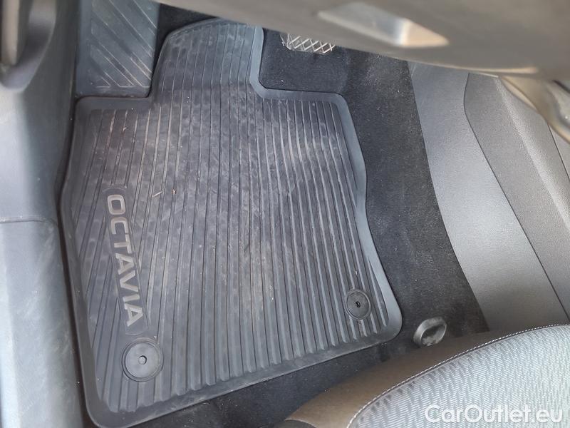  Skoda  Octavia  Combi (NX3)(2020) Oct.Combi 2.0TDI 110 Style AT #18