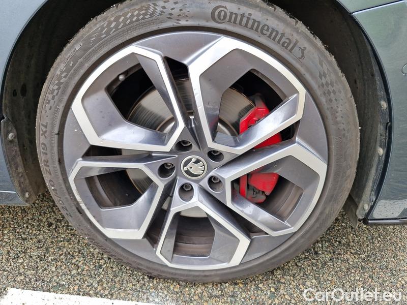  Skoda  Octavia  Combi (NX3)(2020) Oct.Combi 2.0TSI 180 RS AT #7