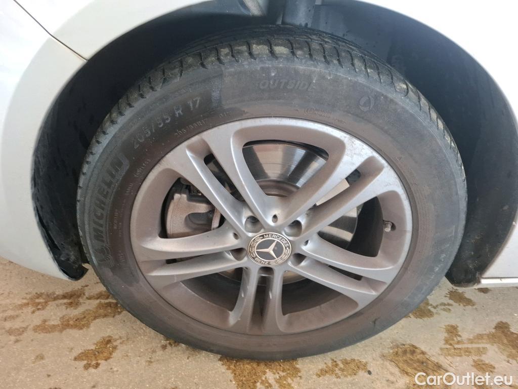  Mercedes  A-Klasse MERCEDES-BENZ Classe A Compact / 2018 / 5P / Berline A 250 e Business Line 8G-DCT #40