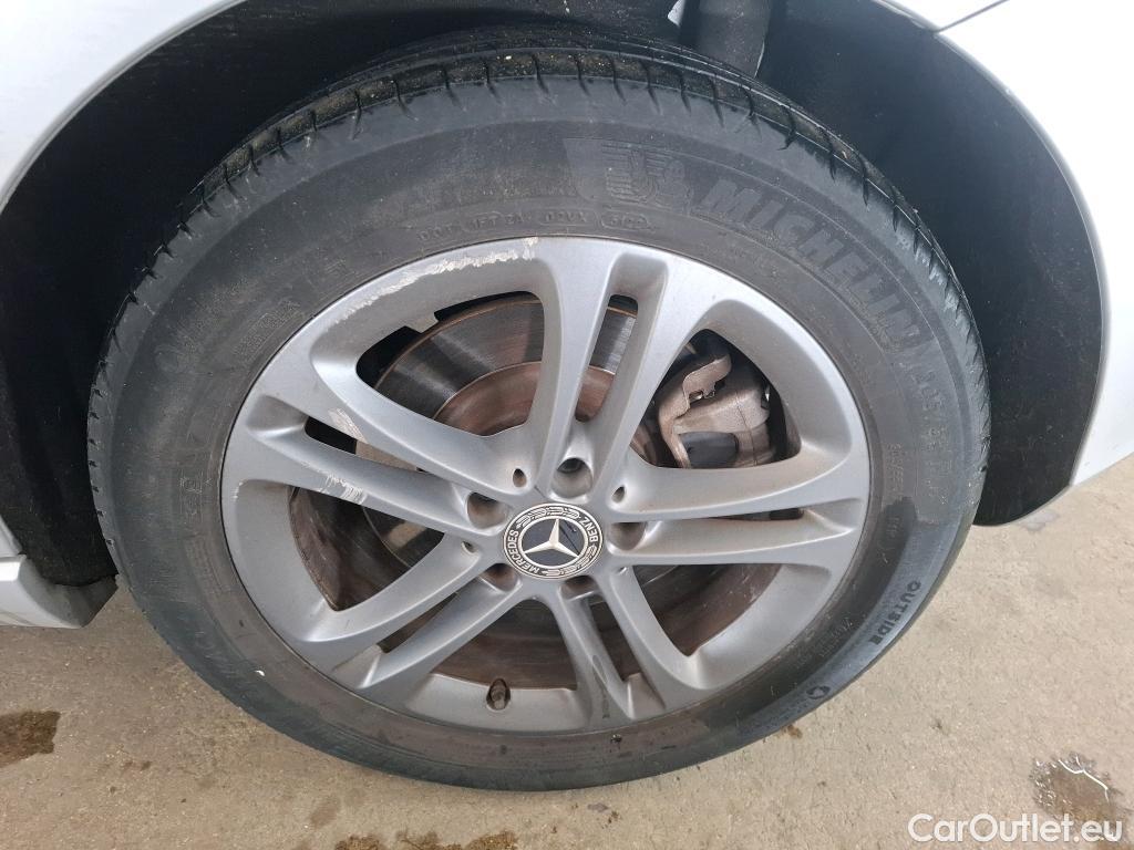  Mercedes  A-Klasse MERCEDES-BENZ Classe A Compact / 2018 / 5P / Berline A 250 e Business Line 8G-DCT #48