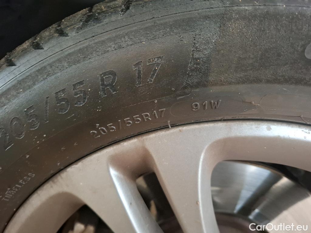  Mercedes  A-Klasse MERCEDES-BENZ Classe A Compact / 2018 / 5P / Berline A 250 e Business Line 8G-DCT #42