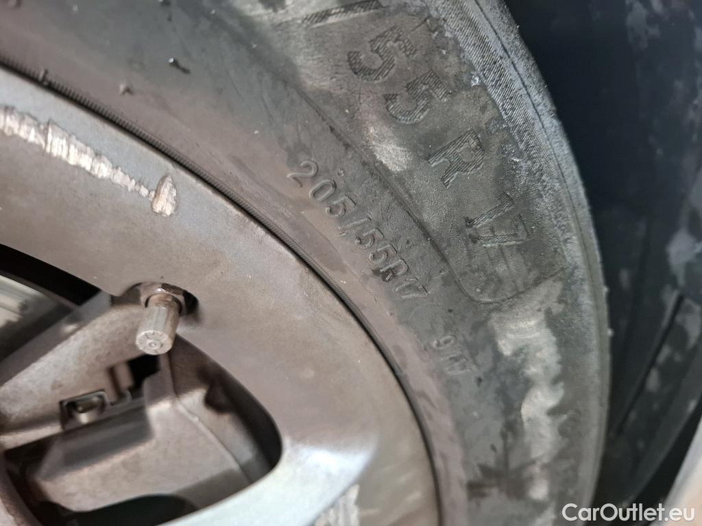  Mercedes  A-Klasse MERCEDES-BENZ Classe A Compact / 2018 / 5P / Berline A 250 e Business Line 8G-DCT #46