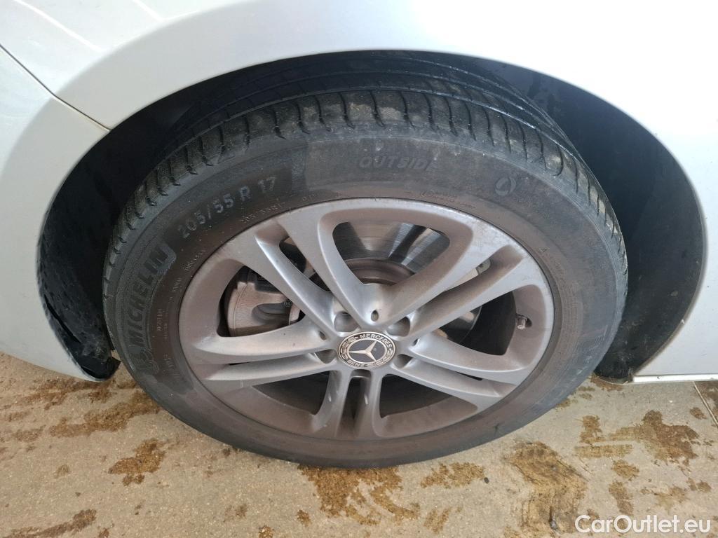  Mercedes  A-Klasse MERCEDES-BENZ Classe A Compact / 2018 / 5P / Berline A 250 e Business Line 8G-DCT #39