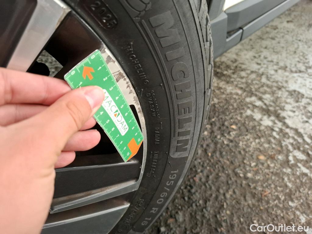  Peugeot  2008  Allure Business 1.2 PureTech 130CV BVM6 E6dT #8