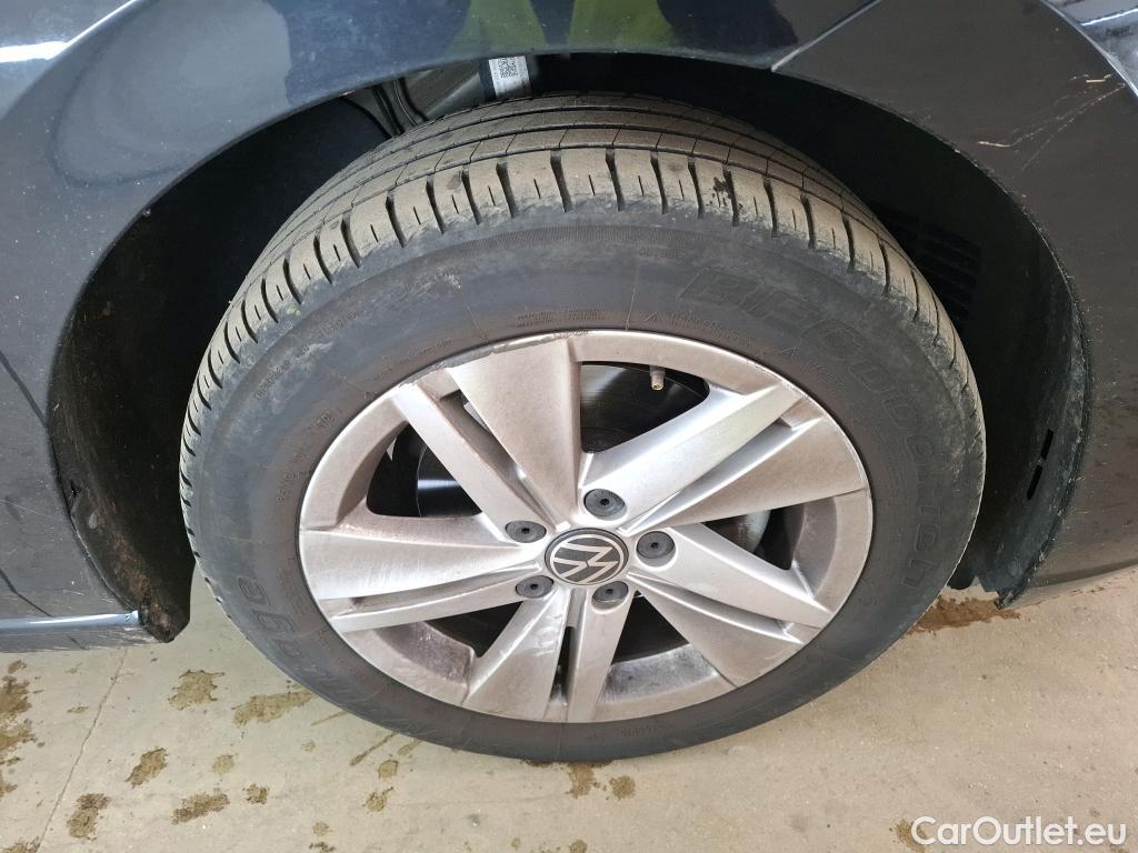  Volkswagen  Golf  VOLKSWAGEN / 2020 / 5P / Berline 2.0 TDI SCR 115 BVM6 Life 1st #24