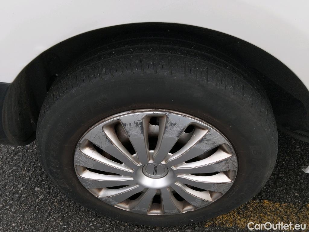  Peugeot  Partner PEUGEOT  / 2015 / 3P / furgón derivado de turismo Furgón Confort L1 BlueHDi 73KW (100CV) #45