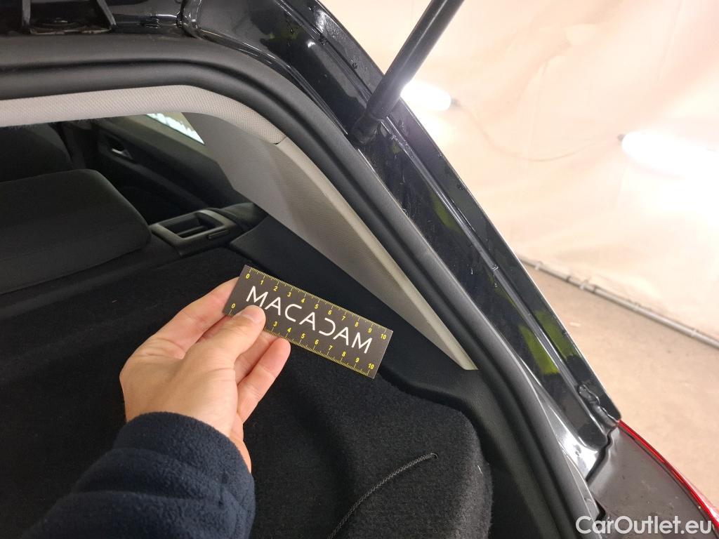  Volkswagen  Golf  VOLKSWAGEN / 2020 / 5P / Berline 2.0 TDI SCR 115 BVM6 Life 1st #37