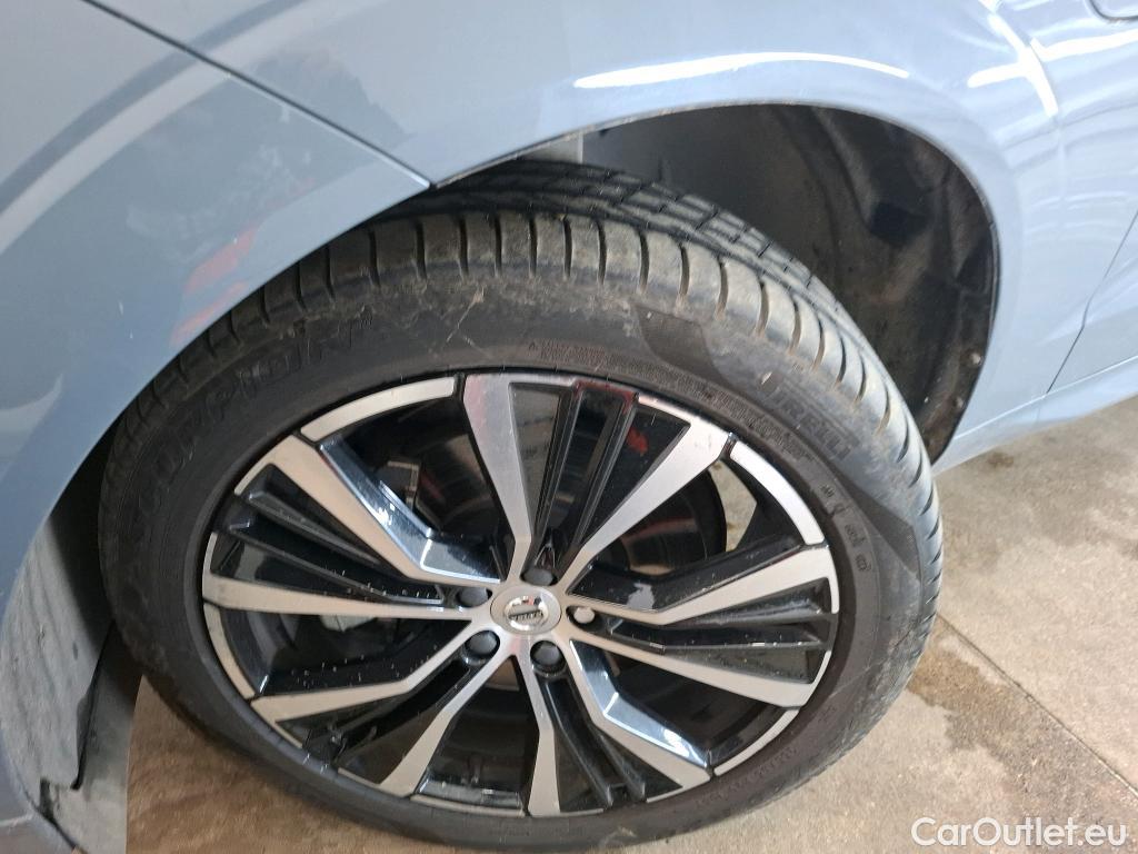  Volvo  XC60 VOLVO  / 2021 / 5P / SUV Recharge T6 350 GT 8 Ultimate Style Dark #4