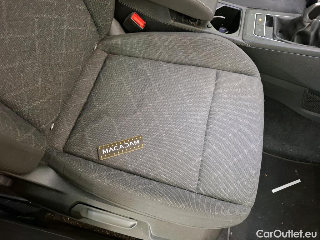  Volkswagen  Golf  VOLKSWAGEN / 2020 / 5P / Berline 2.0 TDI SCR 115 BVM6 Life 1st #43