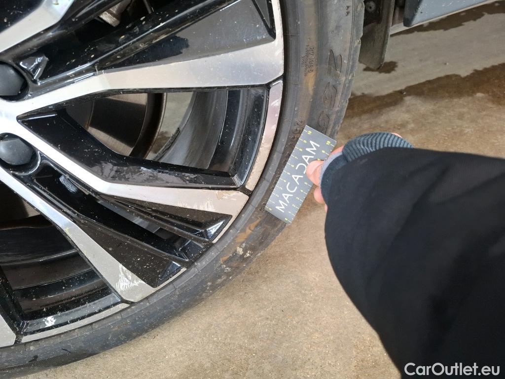  Volvo  XC60 VOLVO  / 2021 / 5P / SUV Recharge T6 350 GT 8 Ultimate Style Dark #14