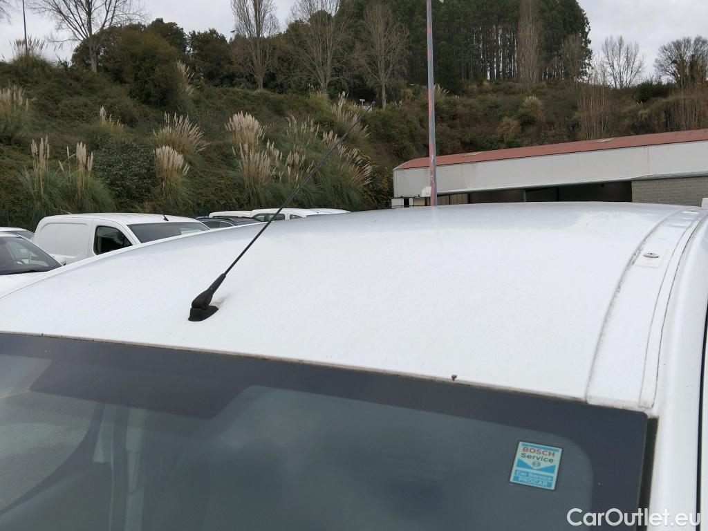  Peugeot  Partner PEUGEOT  / 2015 / 3P / furgón derivado de turismo Furgón Confort L1 BlueHDi 73KW (100CV) #23