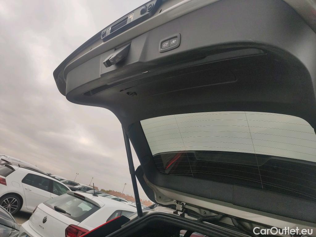  Volvo  XC 40 VOLVO XC40 / 2017 / 5P / todoterreno 2.0 B4 G AWD R-Design Auto #32