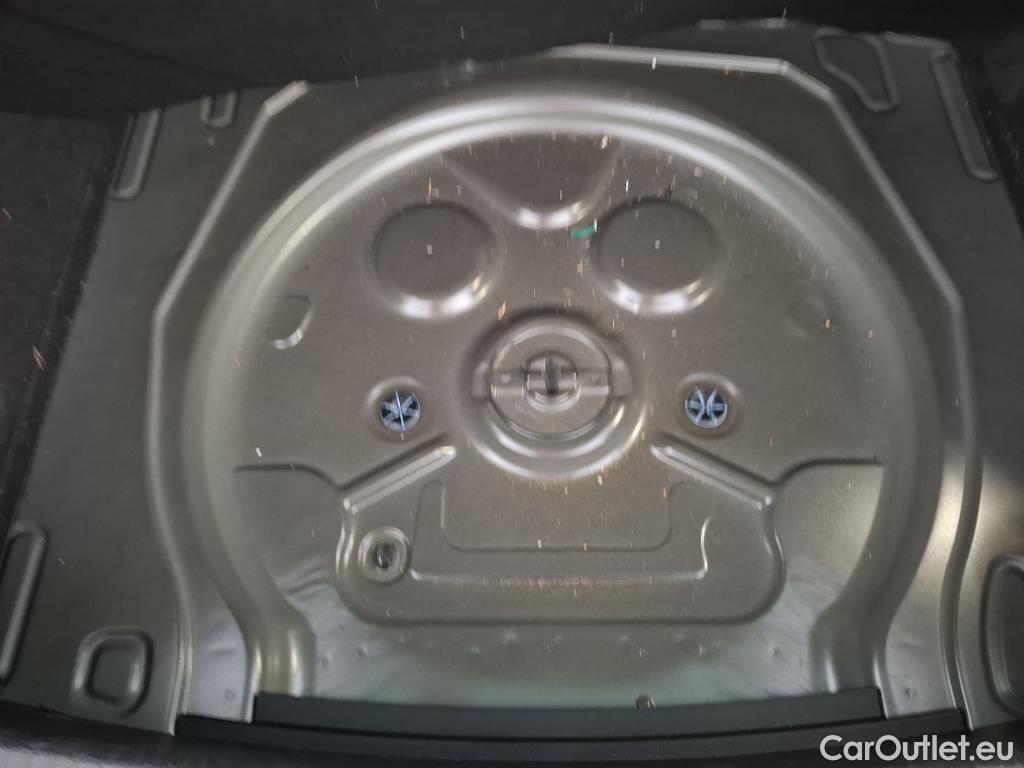  Volkswagen  Tiguan VOLKSWAGEN  / 2020 / 5P / SUV 2.0 TDI 150 DSG7 R-Line #9