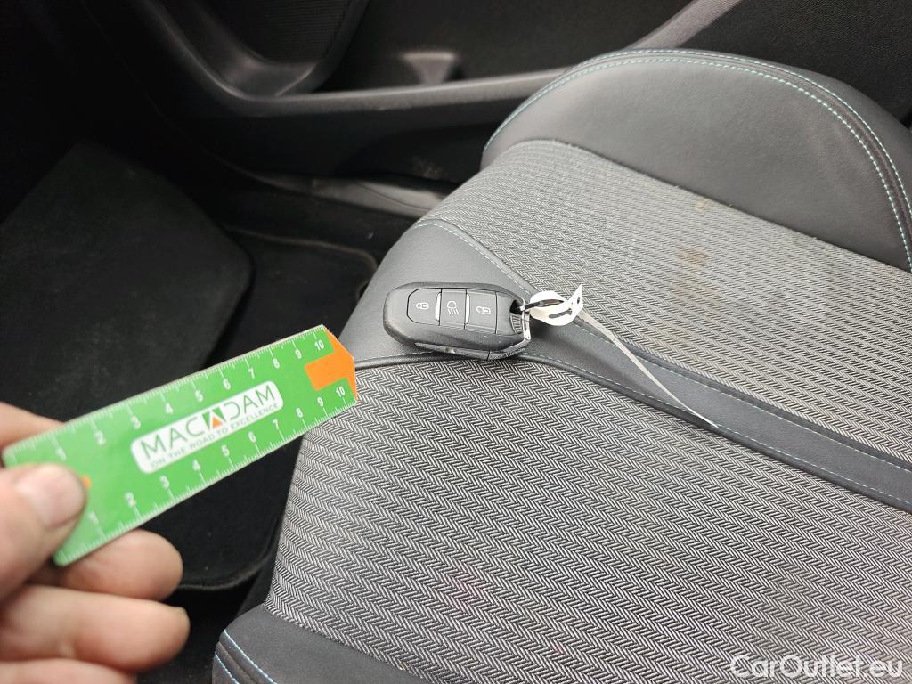  Peugeot  3008 PEUGEOT  / 2020 / 5P / todoterreno 1.5 BlueHDi 96kW (130CV) S&S Allure EAT8 #4