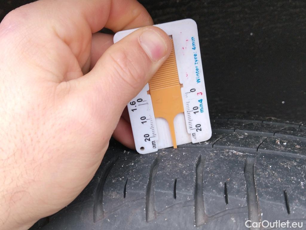  Peugeot  Partner PEUGEOT  / 2015 / 3P / furgón derivado de turismo Furgón Confort L1 BlueHDi 73KW (100CV) #42