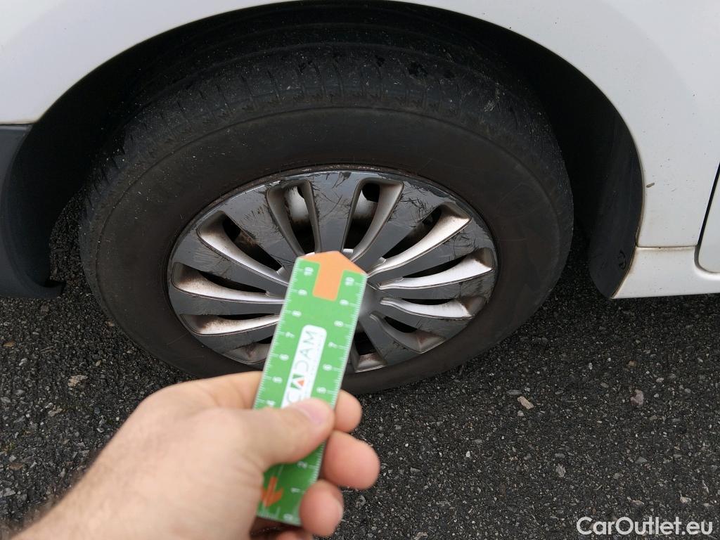  Peugeot  Partner PEUGEOT  / 2015 / 3P / furgón derivado de turismo Furgón Confort L1 BlueHDi 73KW (100CV) #58