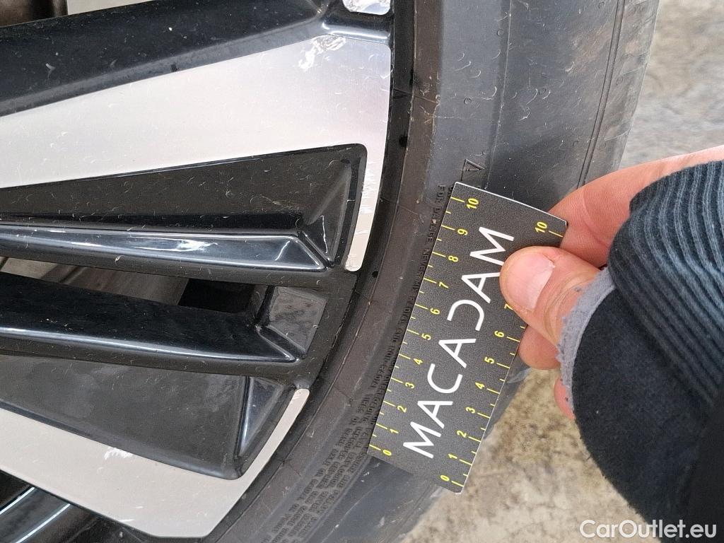  Volvo  XC60 VOLVO  / 2021 / 5P / SUV Recharge T6 350 GT 8 Ultimate Style Dark #28