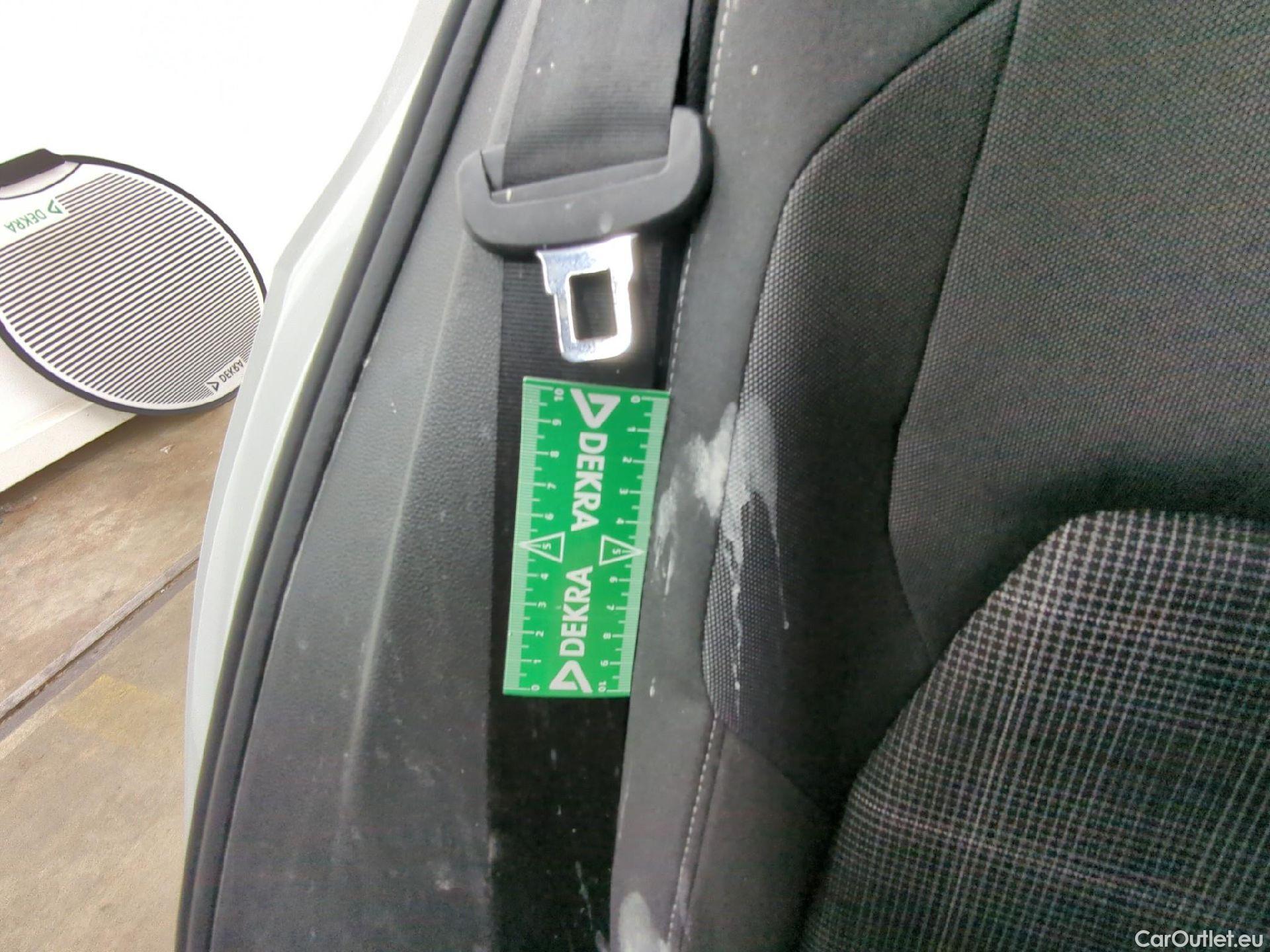  Volkswagen  Golf  VIII Berline GTD 2.0 TDI 200CV BVA7 E6d #60