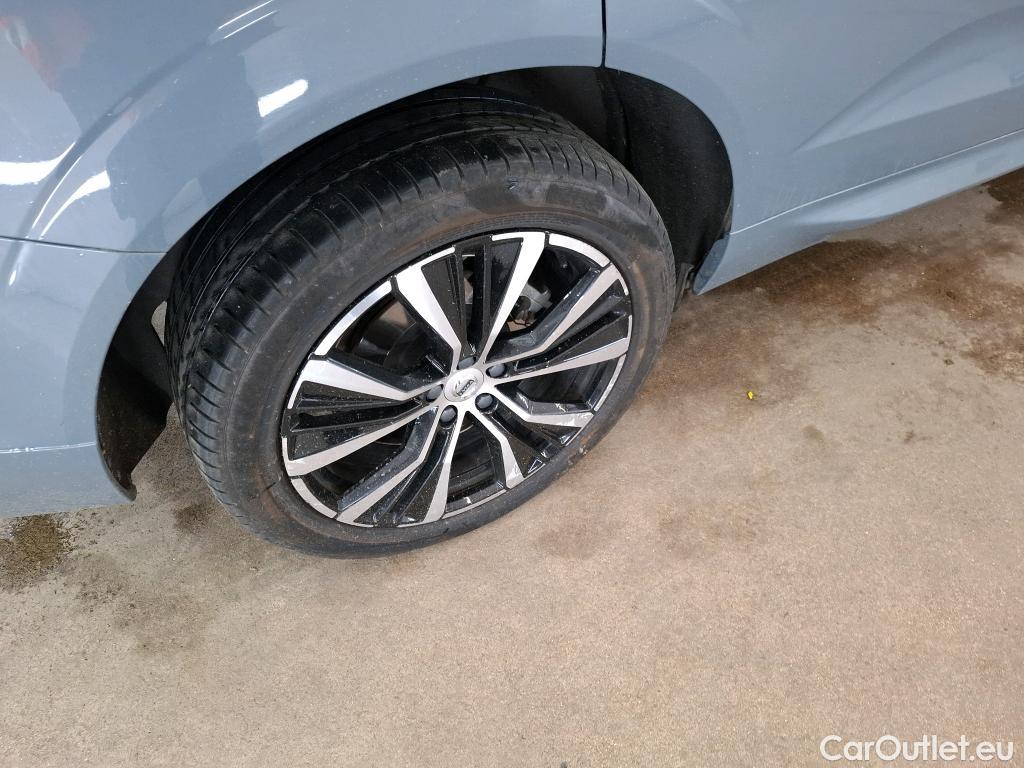  Volvo  XC60 VOLVO  / 2021 / 5P / SUV Recharge T6 350 GT 8 Ultimate Style Dark #9