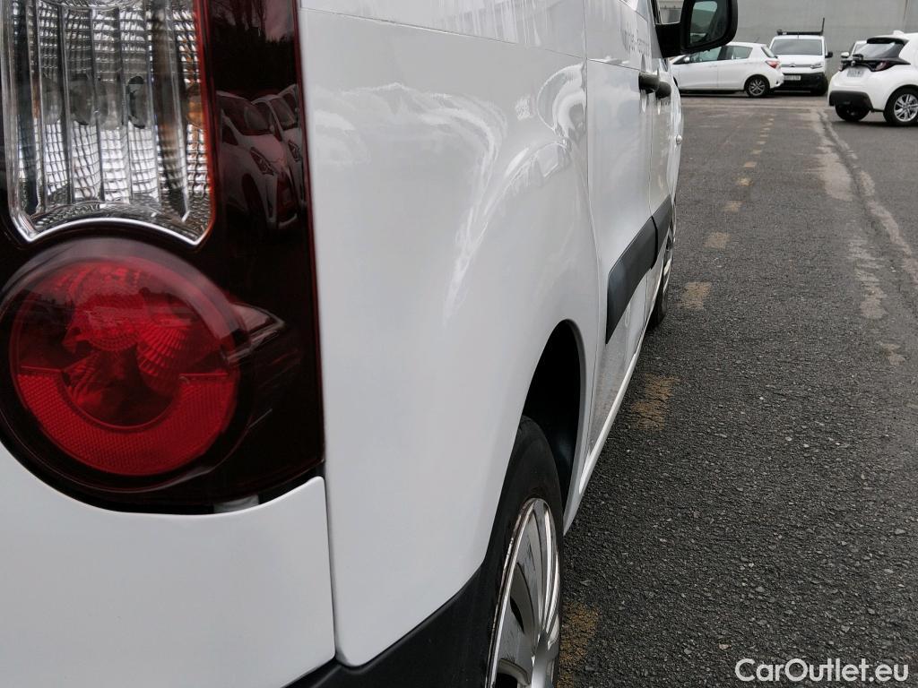  Peugeot  Partner PEUGEOT  / 2015 / 3P / furgón derivado de turismo Furgón Confort L1 BlueHDi 73KW (100CV) #49