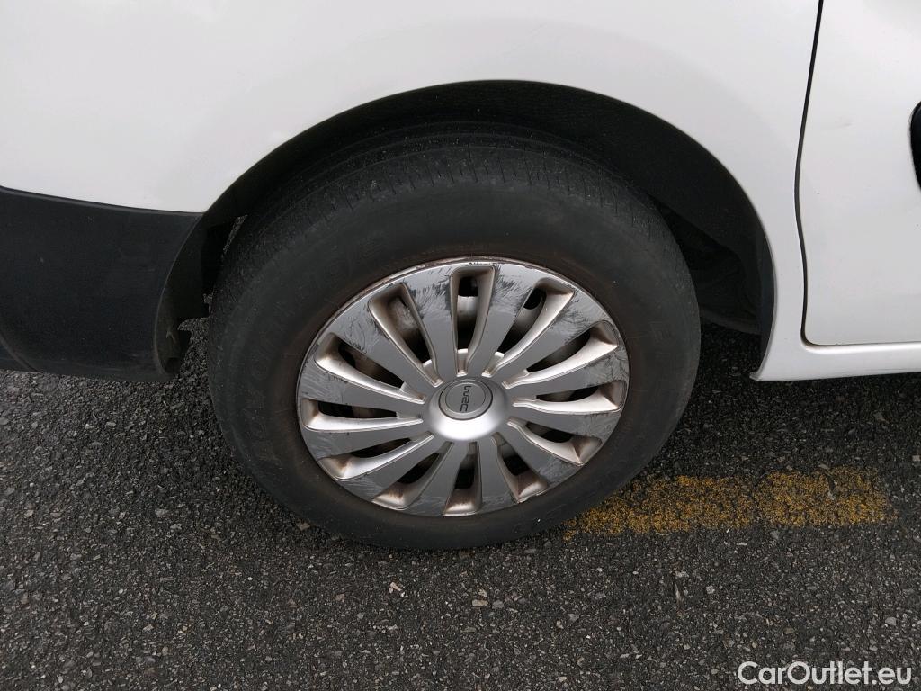  Peugeot  Partner PEUGEOT  / 2015 / 3P / furgón derivado de turismo Furgón Confort L1 BlueHDi 73KW (100CV) #59