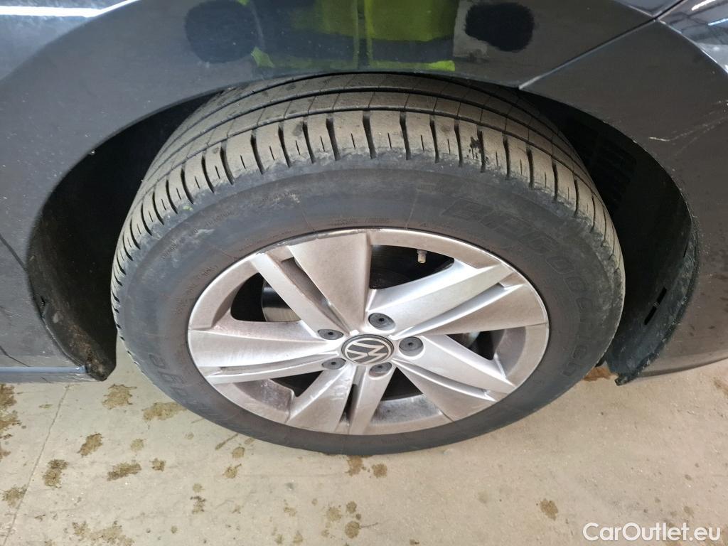  Volkswagen  Golf  VOLKSWAGEN / 2020 / 5P / Berline 2.0 TDI SCR 115 BVM6 Life 1st #23