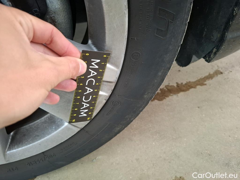  Volkswagen  Golf  VOLKSWAGEN / 2020 / 5P / Berline 2.0 TDI SCR 115 BVM6 Life 1st #28