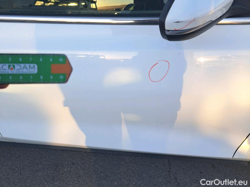  Ford  Focus FORD  / 2018 / 5P / berlina con portón 1.5 Ecoblue 88kW Trend+ #40