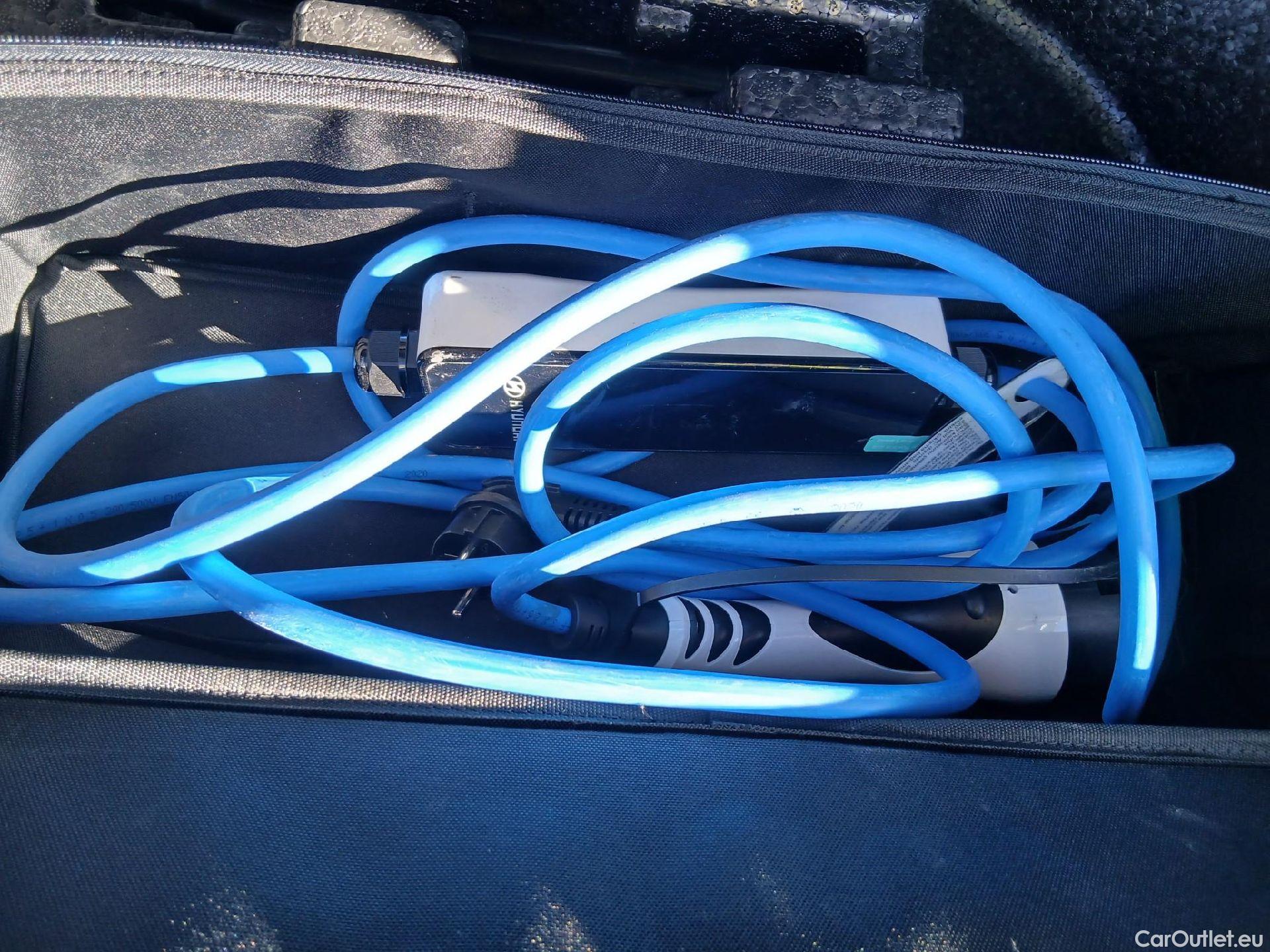  Hyundai  Konna HYUNDAI Kona / 2017 / 5P / todoterreno EV 150kW Tecno #4