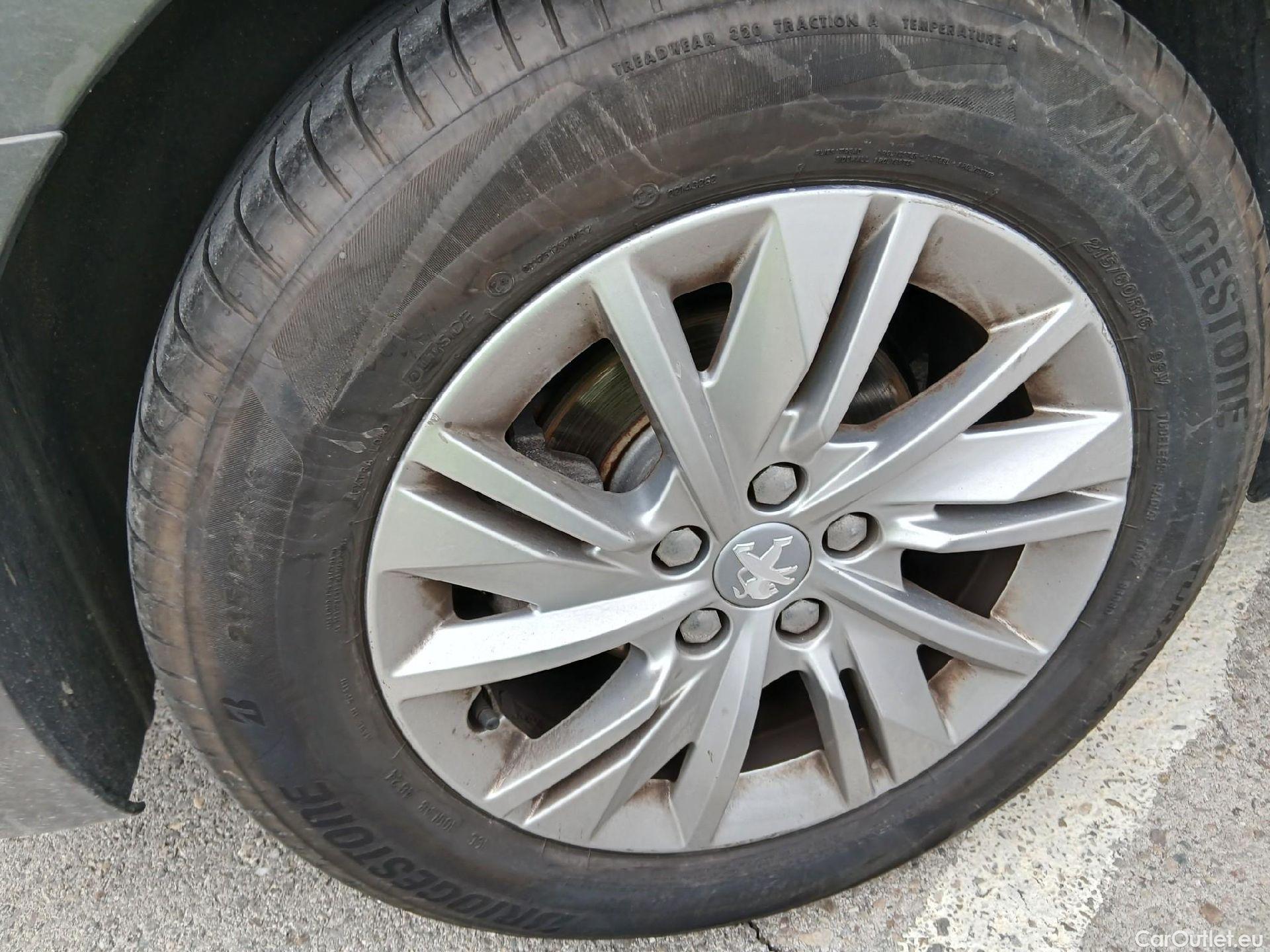  Peugeot  508 PEUGEOT  / 2018 / 5P / berlina con portón 5P Active Pack BlueHDi 130 S&S EAT8 #23