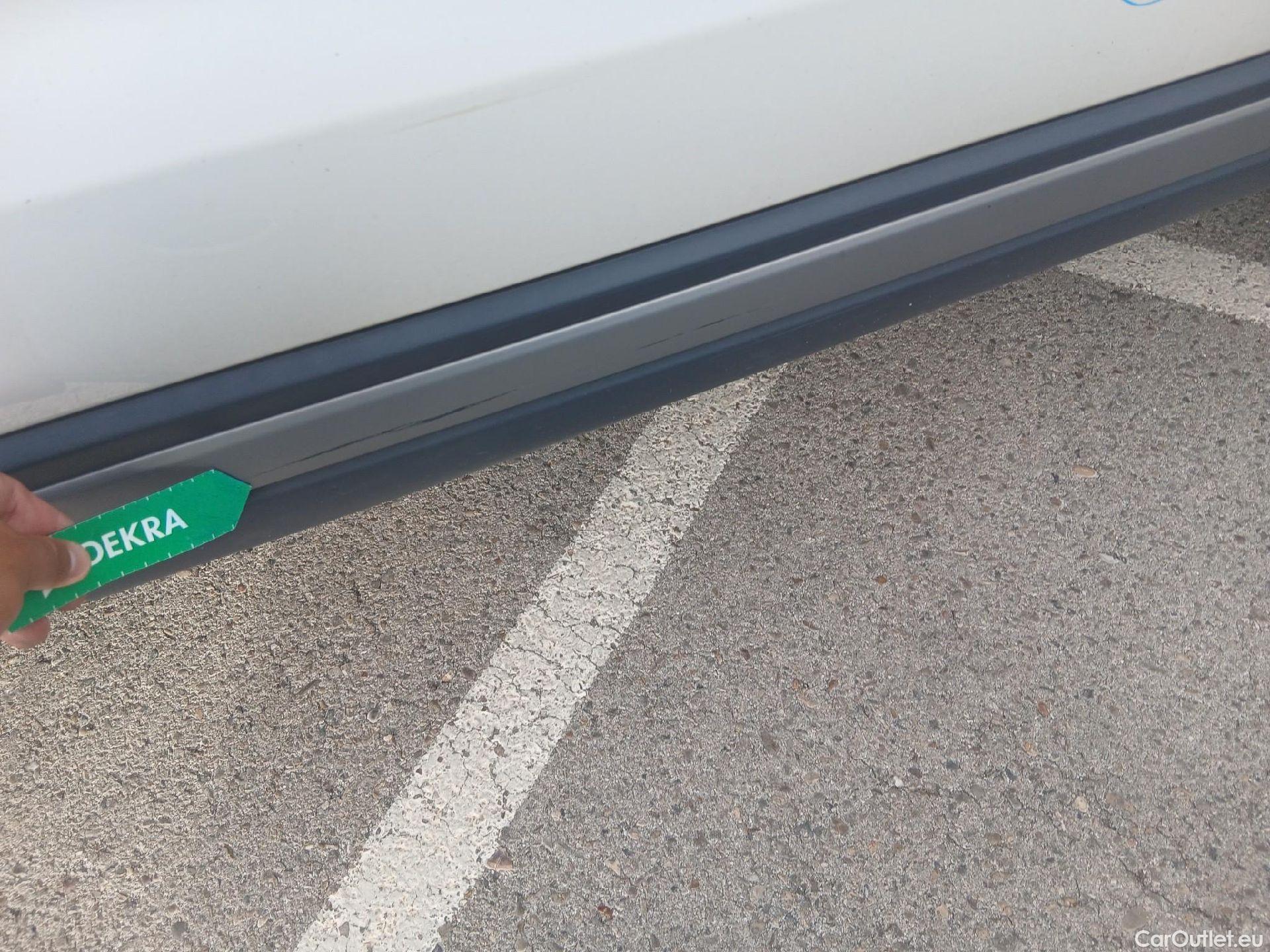  Land Rover  Range Rover LAND ROVER  Evoque / 2015 / 5P / 2.0L eD4 Diesel 110kW (150CV) 4x2 Pure #33