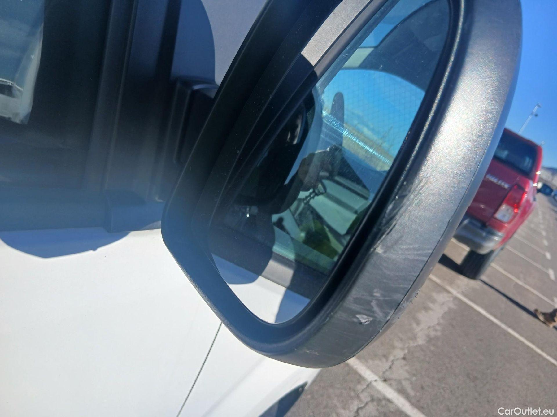  Opel  Vivaro OPEL  / 2019 / 4P / furgón 1.5 Diésel 74kW(100CV)M Std Exp #56