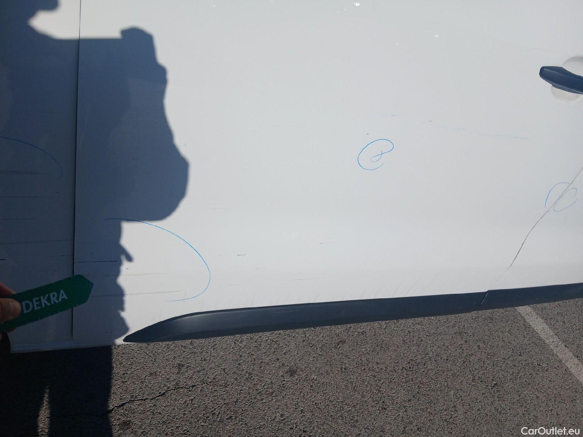  Opel  Vivaro OPEL  / 2019 / 4P / furgón 1.5 Diésel 74kW(100CV)M Std Exp #43