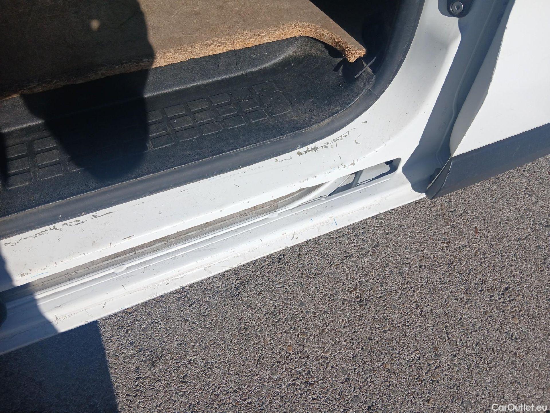  Opel  Vivaro OPEL  / 2019 / 4P / furgón 1.5 Diésel 74kW(100CV)M Std Exp #47