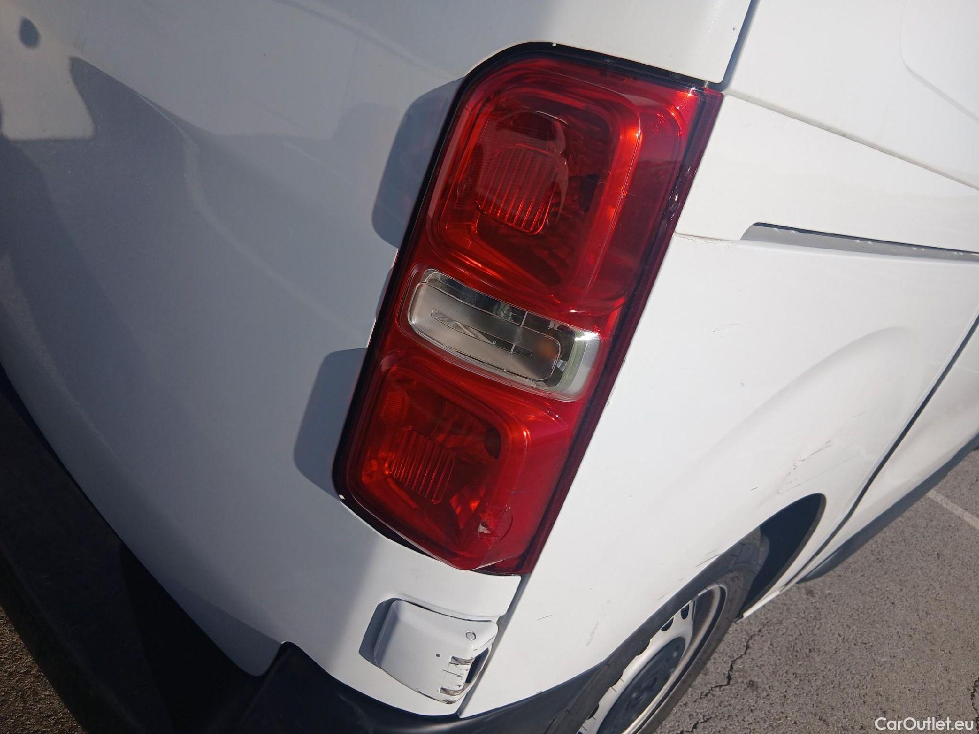  Opel  Vivaro OPEL  / 2019 / 4P / furgón 1.5 Diésel 74kW(100CV)M Std Exp #40