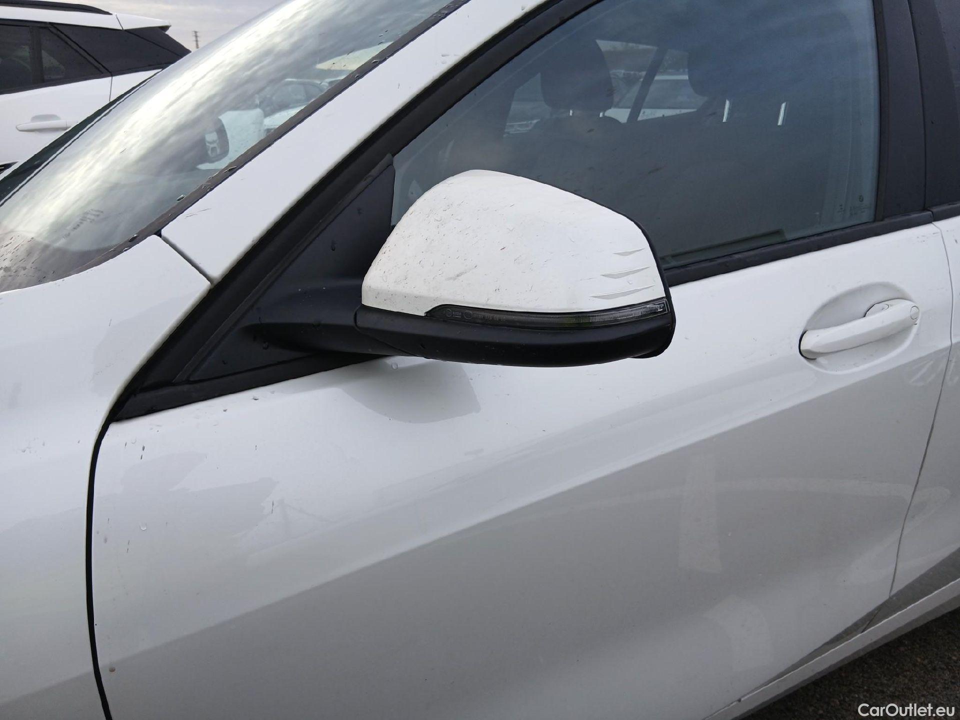  Bmw  Serie 1 BMW  / 2019 / 5P / berlina con portón 118i #6