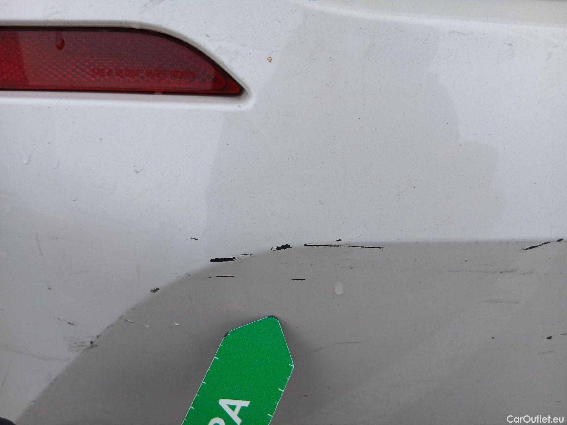  Bmw  Serie 1 BMW  / 2019 / 5P / berlina con portón 118i #13