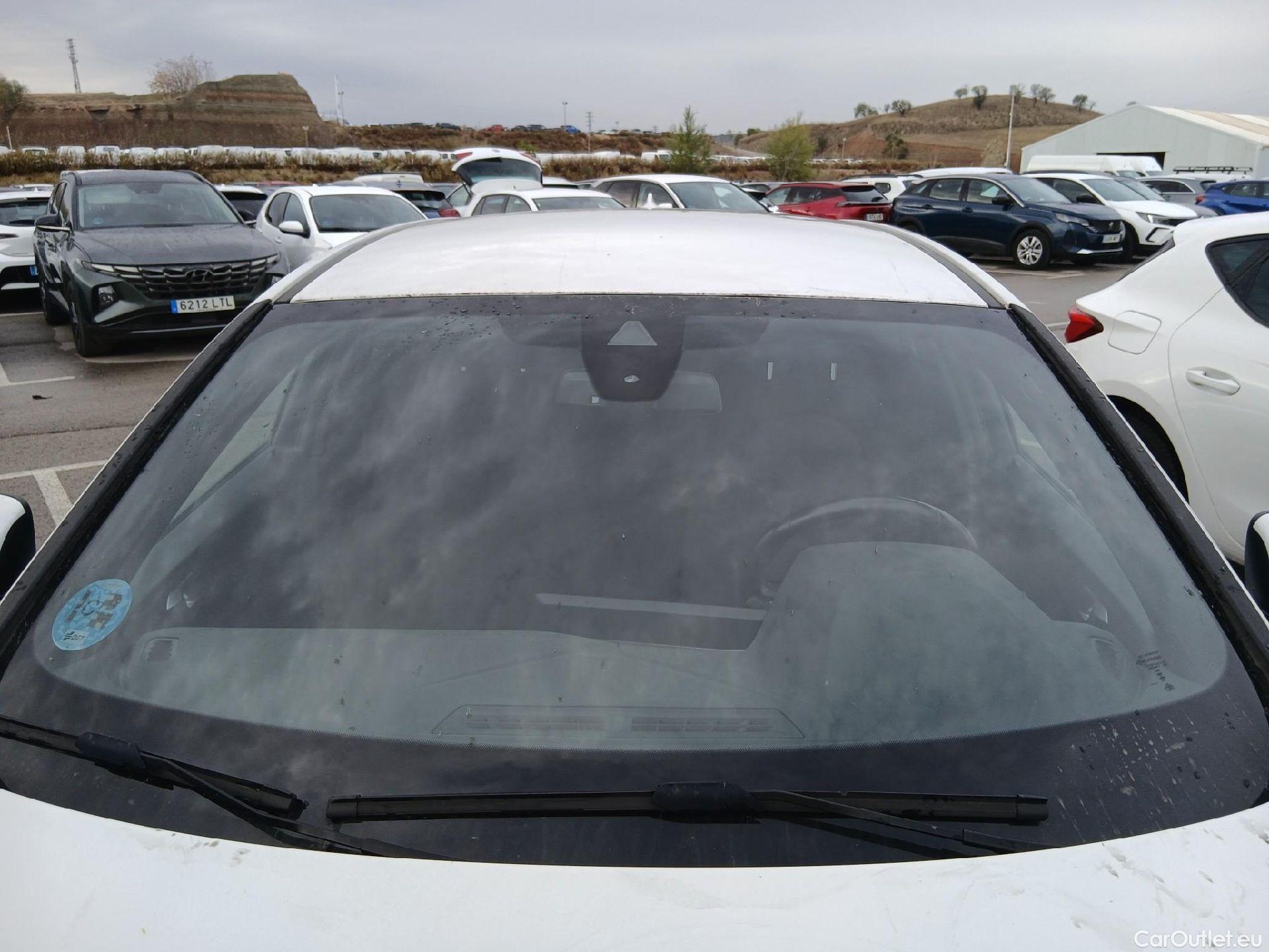  Bmw  Serie 1 BMW  / 2019 / 5P / berlina con portón 118i #2