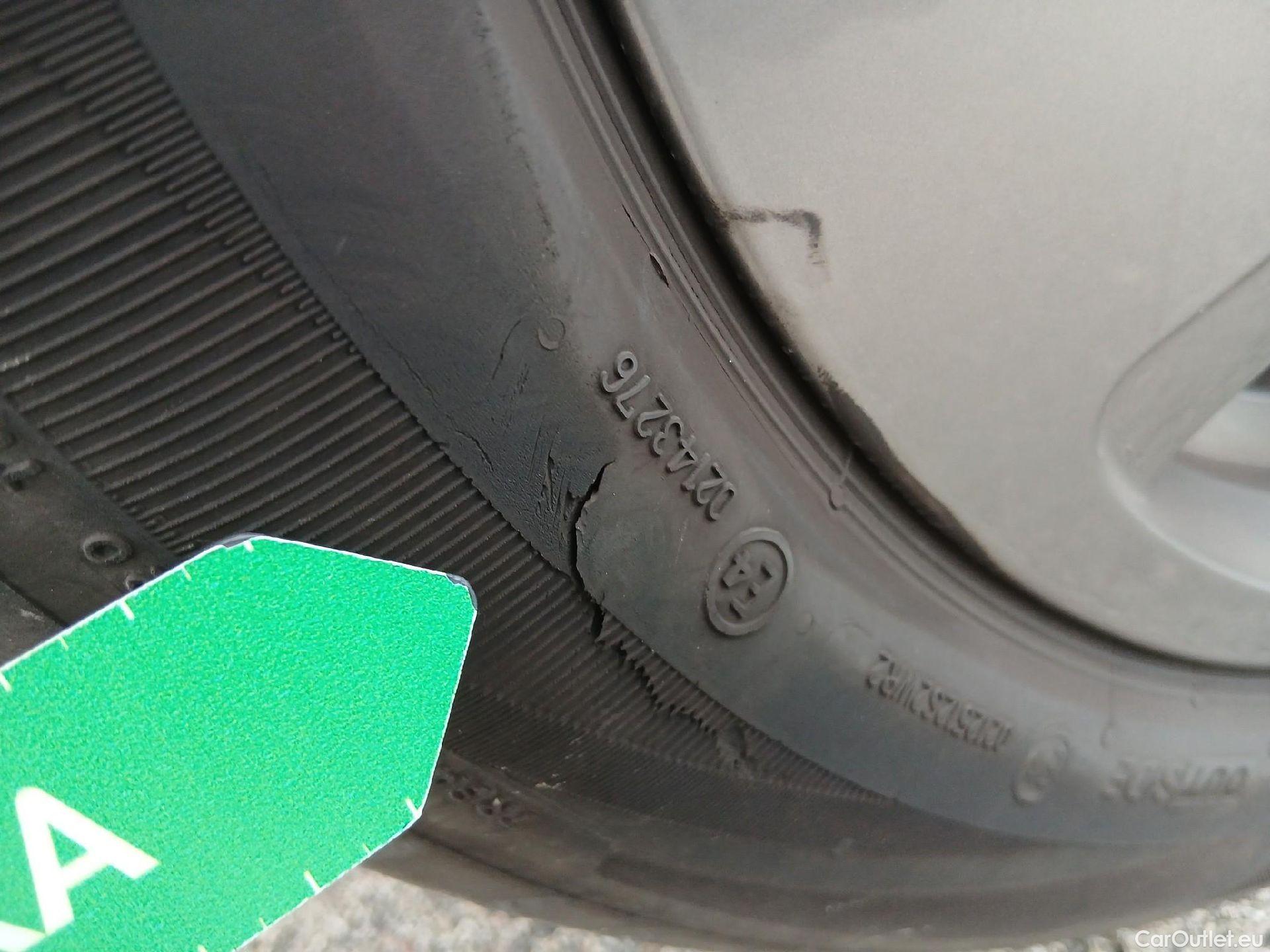  Bmw  Serie 1 BMW  / 2019 / 5P / berlina con portón 118i #26