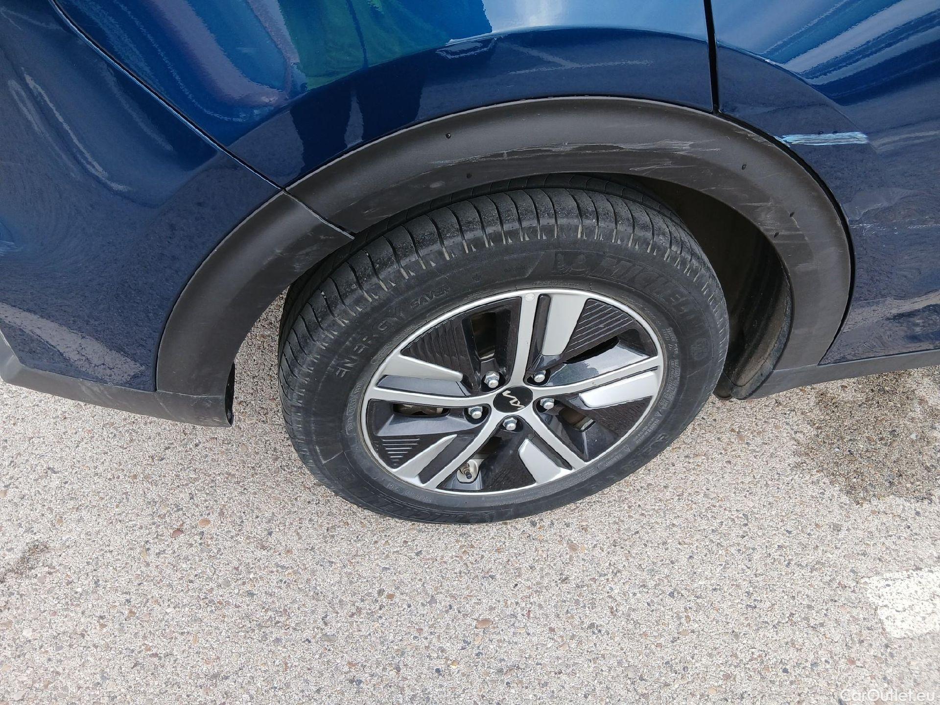  KIA  Niro KIA  / 2019 / 5P / crossover 1.6 GDi PHEV 104kW (141CV) Drive #4